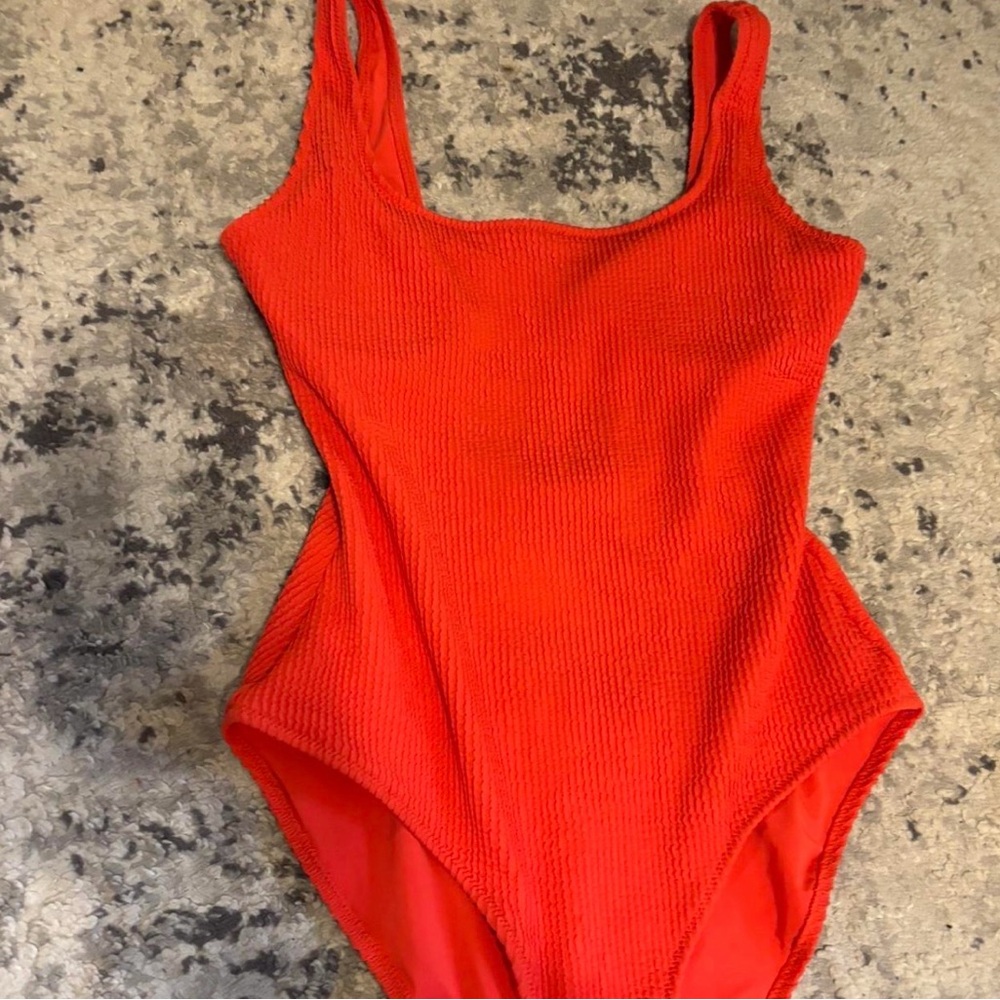 Aerie one piece bathing suit size medium removable padding